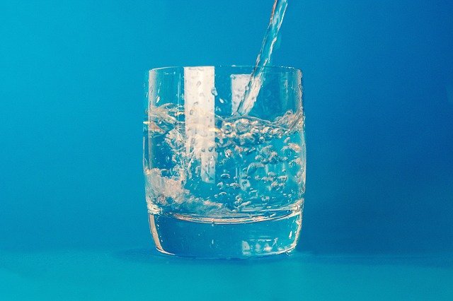 Overweight and obese people should drink more water