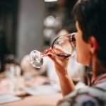 Moderate alcohol drinking linked to less chronic pain and depression