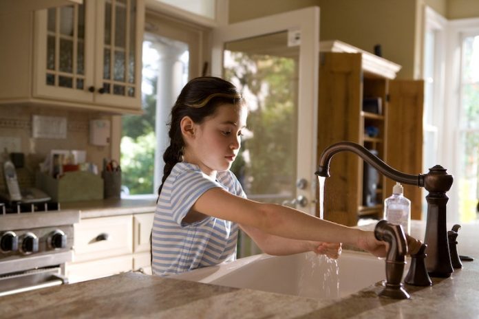 Hand sanitizer can strongly harm children's eyes