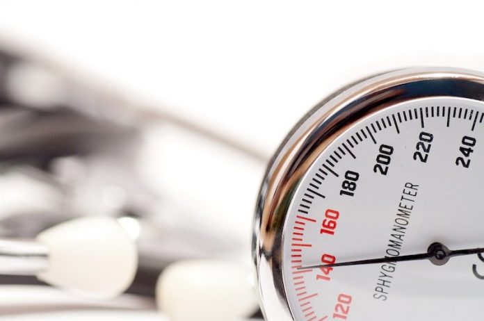 Middle-aged women need to check blood pressure to avoid heart attacks