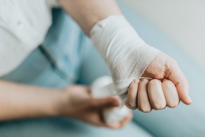 Electric stimulation makes wounds heal three times faster