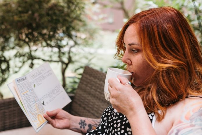 Midlife coffee and tea drinking is a key to healthy aging