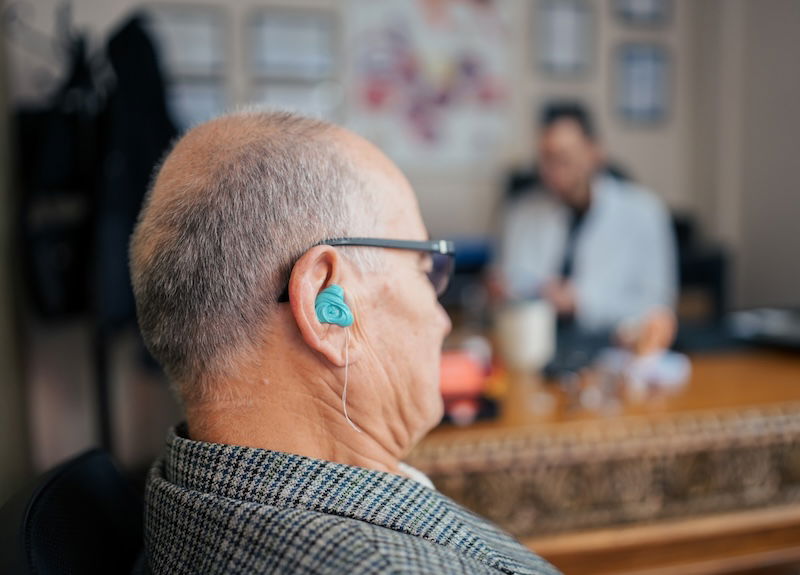 Hearing aids linked to lower dementia risk in older people