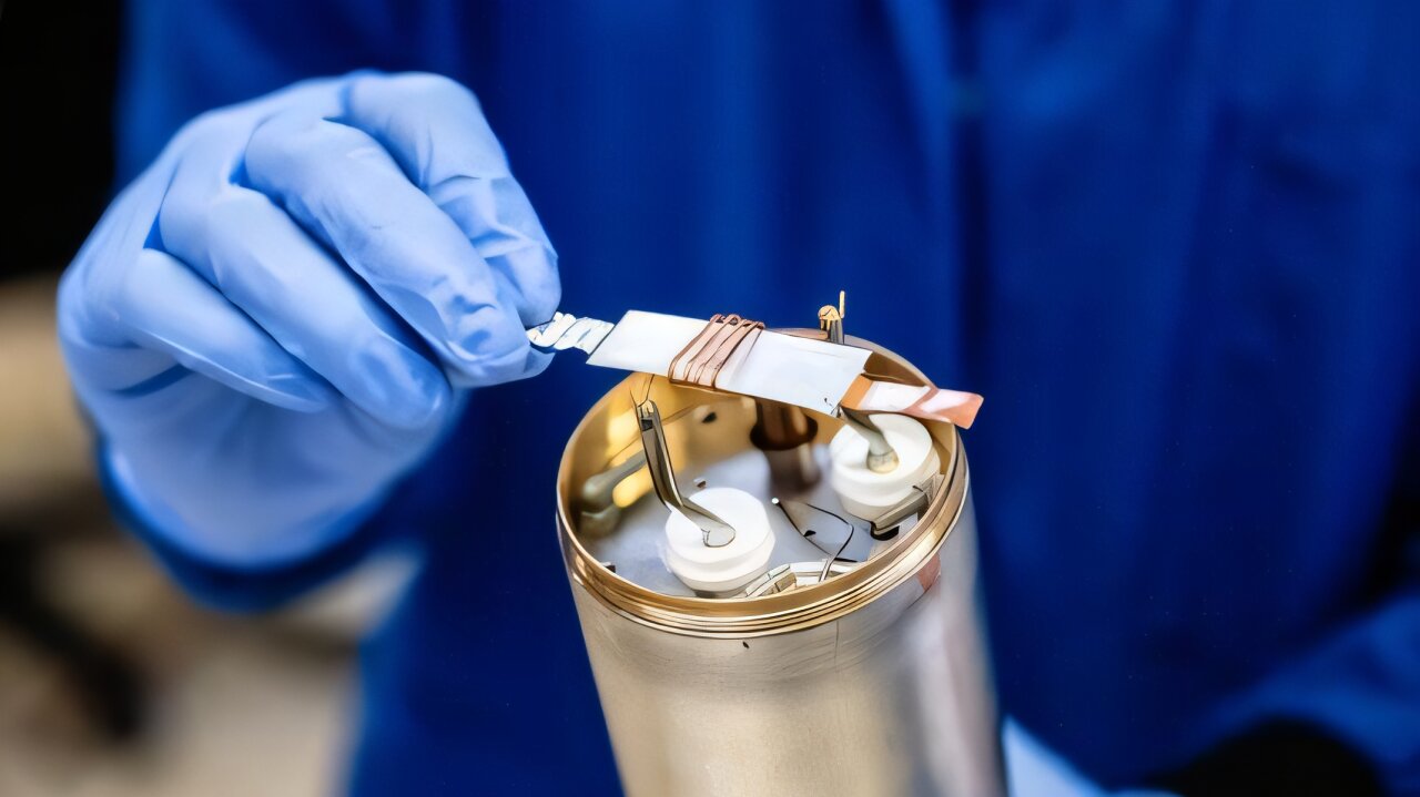 Scientists use fields to uncover secrets of battery aging