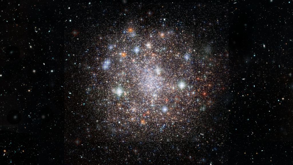 Astronomers are watching a newly forming super star cluster