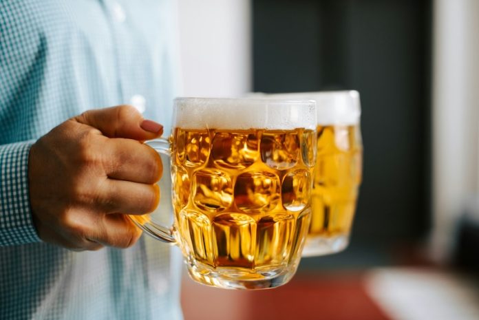 Most Americans unaware that alcohol raises cancer risk