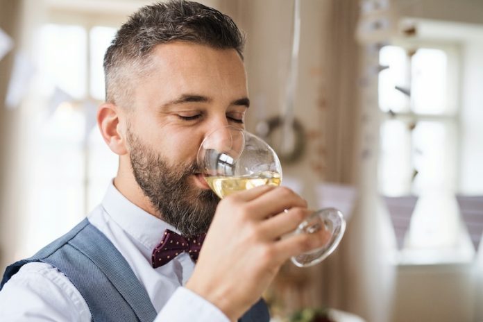 Eight or more drinks every week may cause brain injury in older people