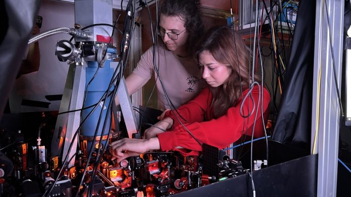 Scientists build quantum memory array, paving the way for quantum RAM