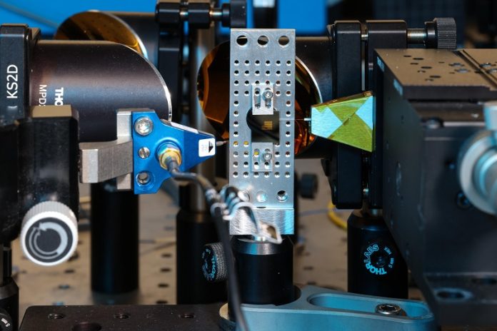 Scientists build tiny chip to supercharge future wireless networks