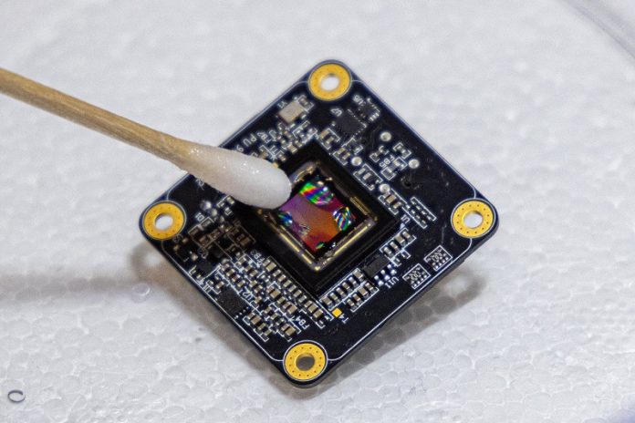 Scientists build mini scope to spy on neurons in real time